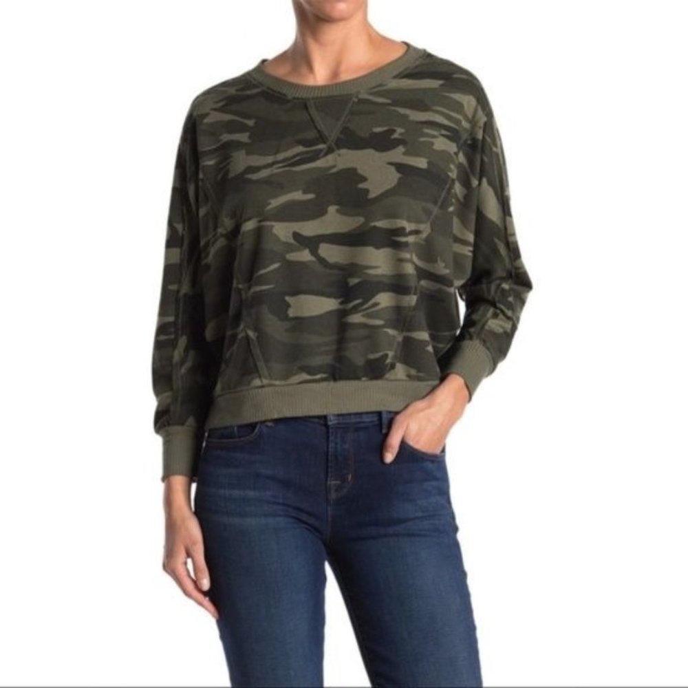 NWT Sweet Romeo Green Camo Exposed Seam Dolman Sleeve Crop Sweatshirt Medium